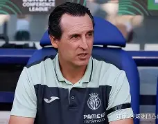 曼联客场大胜阿斯顿维拉，积分追赶对手 