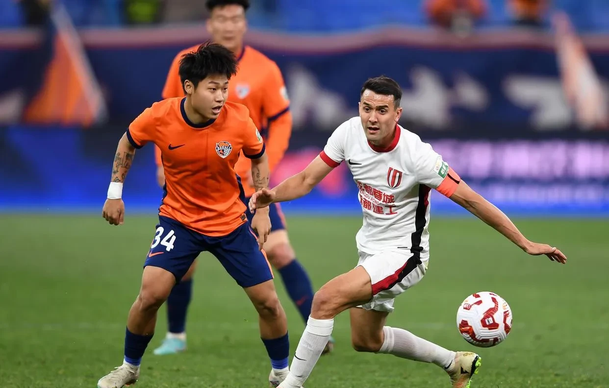 中超实力对阵,雄鹰搏击争夺胜负难分(自由搏击规则打分) 中超实力对阵,雄鹰搏击争夺胜负难分(自由搏击规则打分)