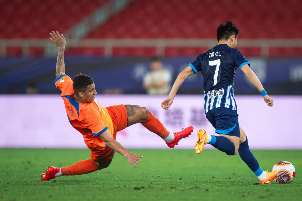 中超实力对阵,雄鹰搏击争夺胜负难分(自由搏击规则打分) 中超实力对阵,雄鹰搏击争夺胜负难分(自由搏击规则打分)