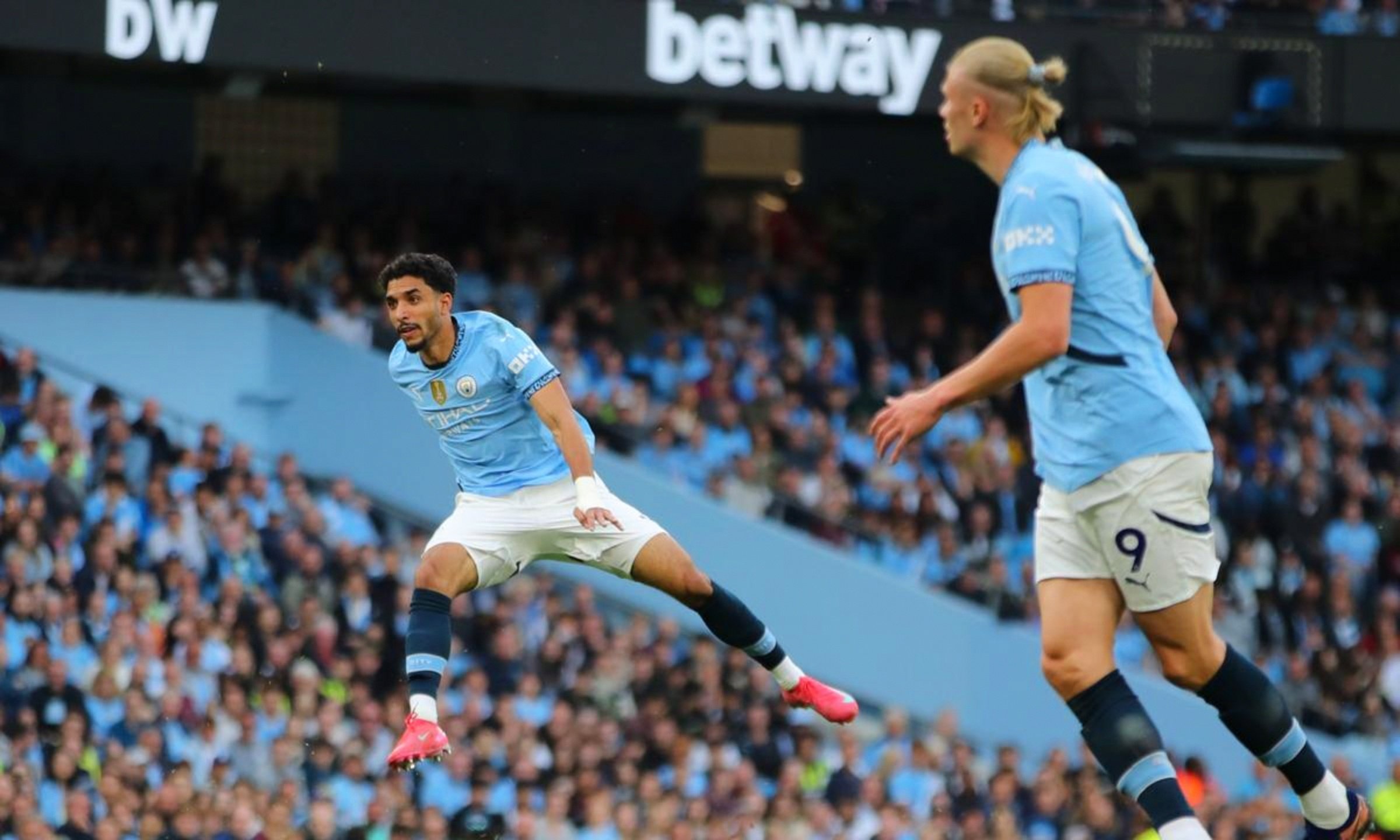 曼城防线全力阻击对手，实现零封(全队掉线!曼城状态全无21连胜终结 被曼)